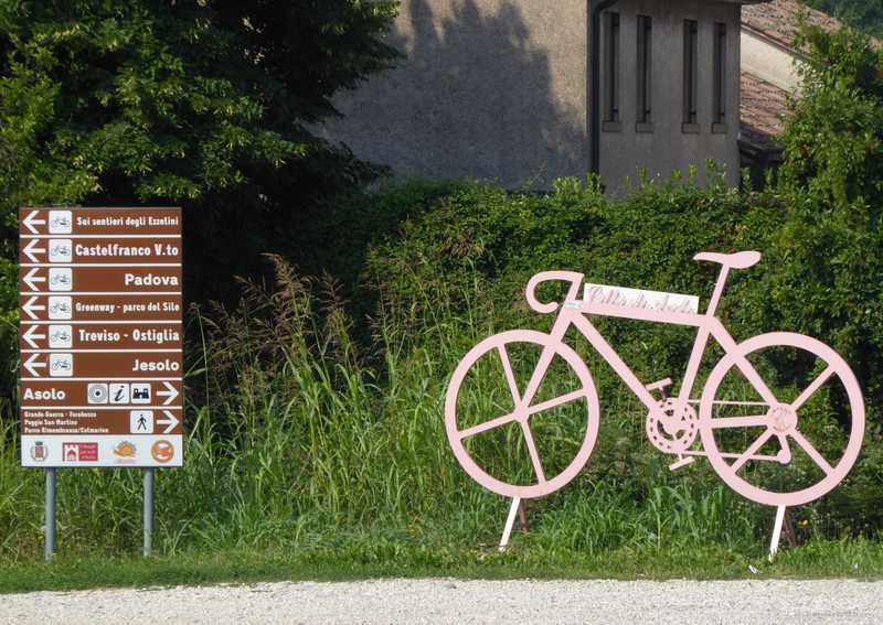 Italy loves bicycles (and the Giro woz 'ere in 2016!)